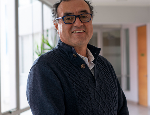 Universidad entregó reconocimiento por años de servicio al Dr. Raúl Herrera